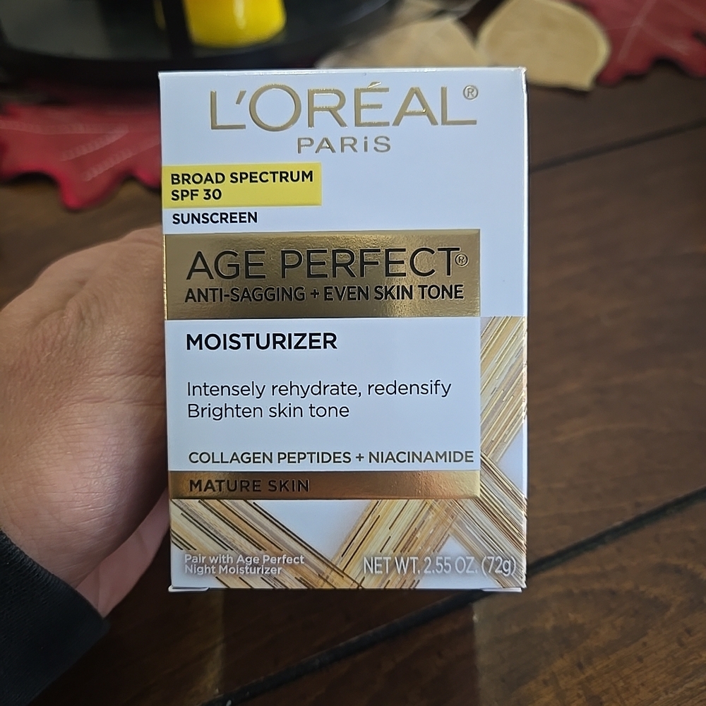 Age Perfect Moisturizer - White